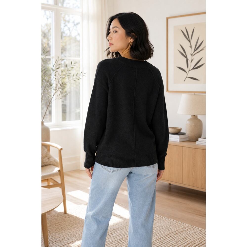 NUX Los Angeles Deep V Sweater Medium Black Soft Knit Pullover NWT - Picture 2 of 8